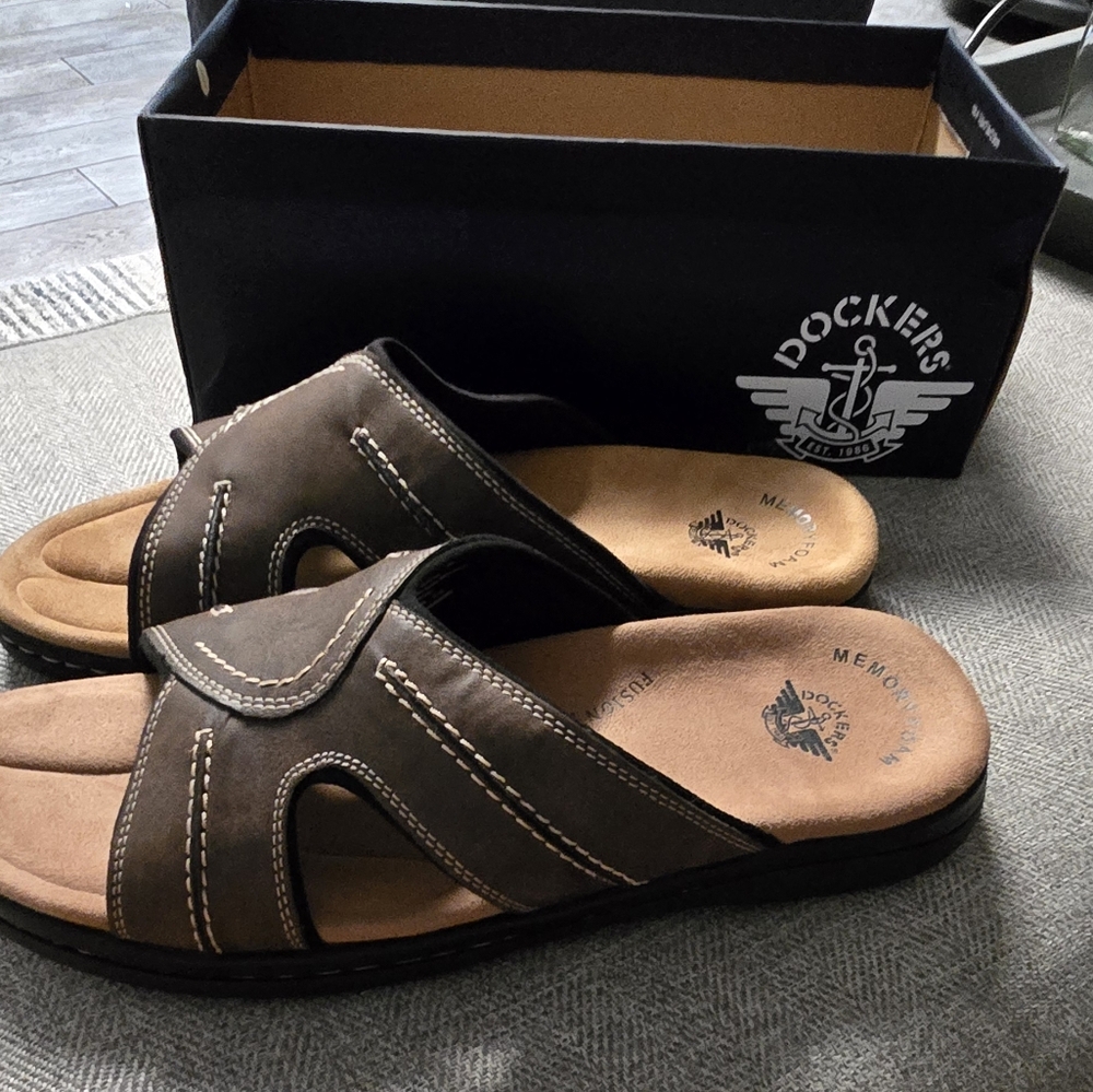 Brand New Dockers Men's Brown Slide Sandals